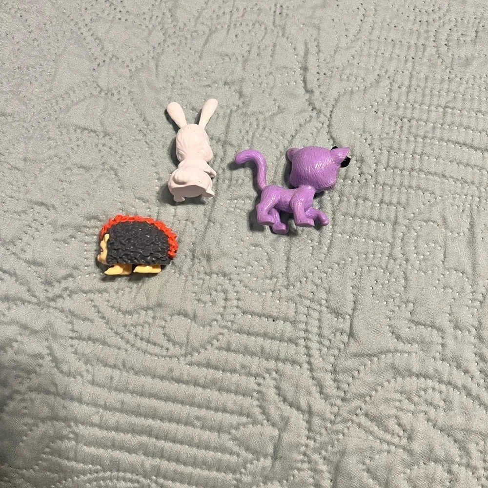 3 little figurines Polly pocket purple cat, Barbie bunny, monster high hedgehog